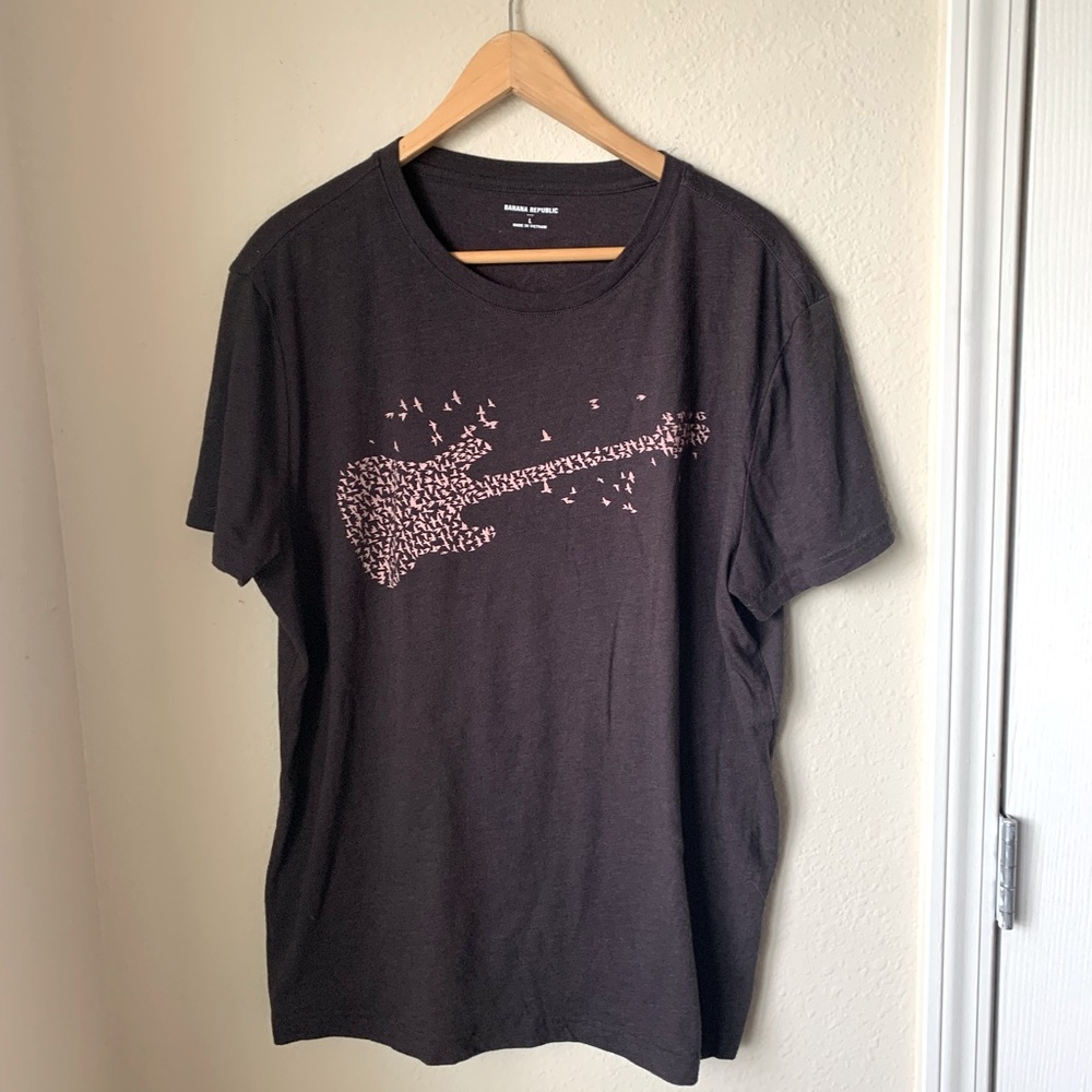 Banana Republic brown graphic tee🌼